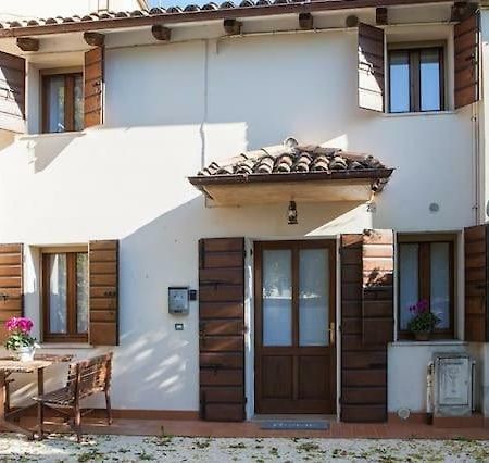 فيلا مونتيبلونافي La Casa In Piazza Colonna المظهر الخارجي الصورة