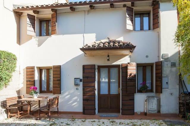 فيلا مونتيبلونافي La Casa In Piazza Colonna المظهر الخارجي الصورة